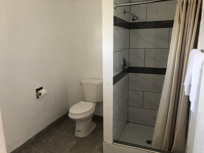 Bathroom 3, King Castle Motel, Los Angeles