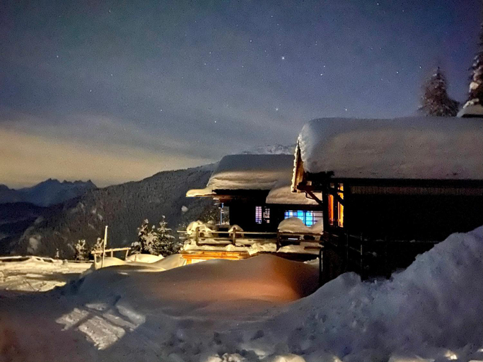 View 2, Artsy Luxurious Ski-In-Out-Chalet, Entremont