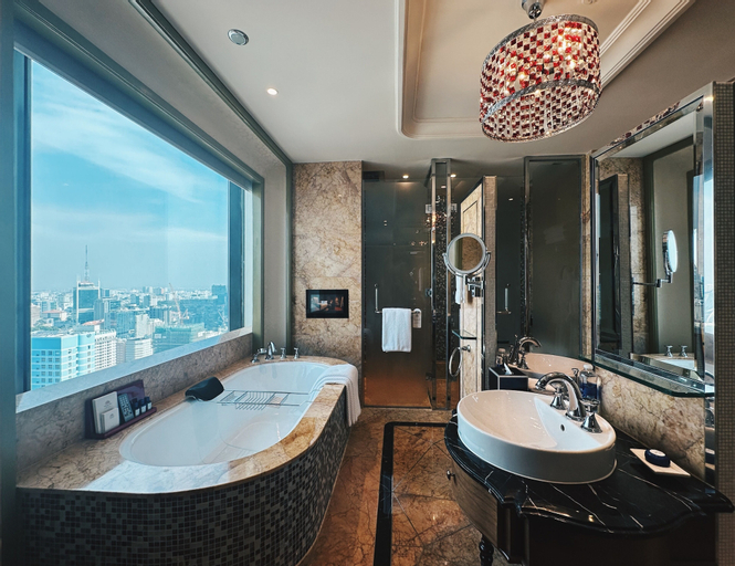 Bathroom 13