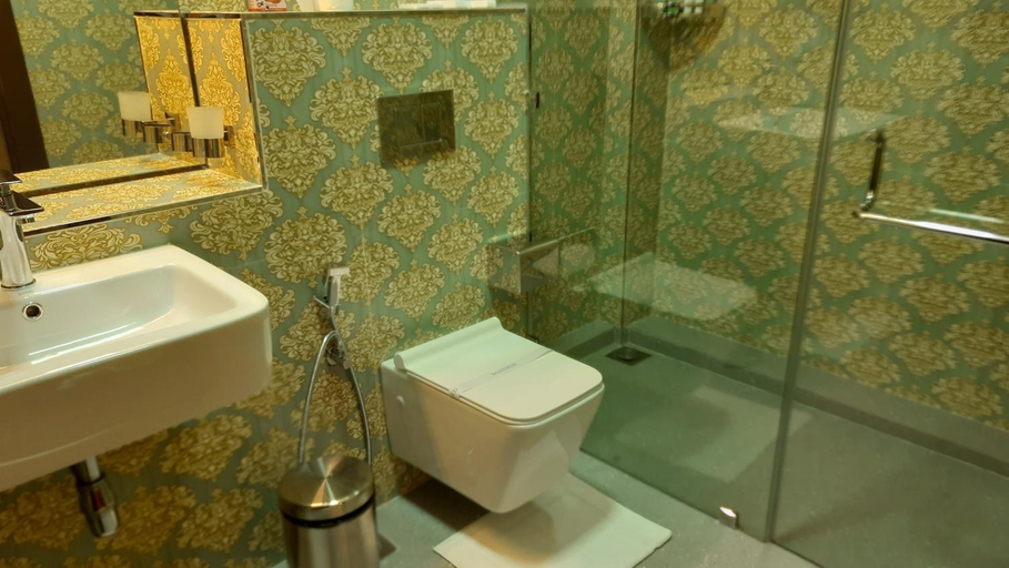 Bathroom 4, Viluxey City Hotel, Maharagama
