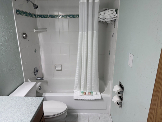 Bathroom 4, Promenade Inn & Suites Oceanfront, Clatsop
