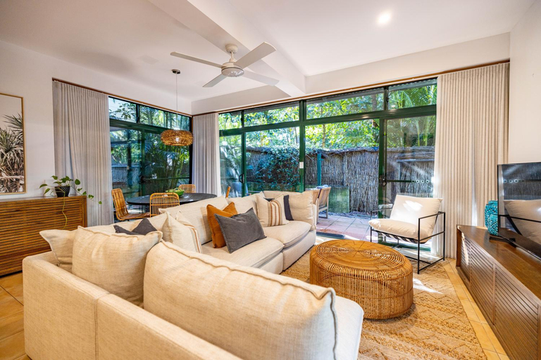 3, Palm Villa, Byron