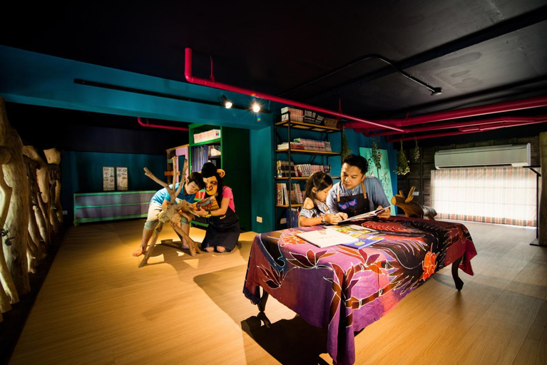 Others 5, Fly Inn, Yilan