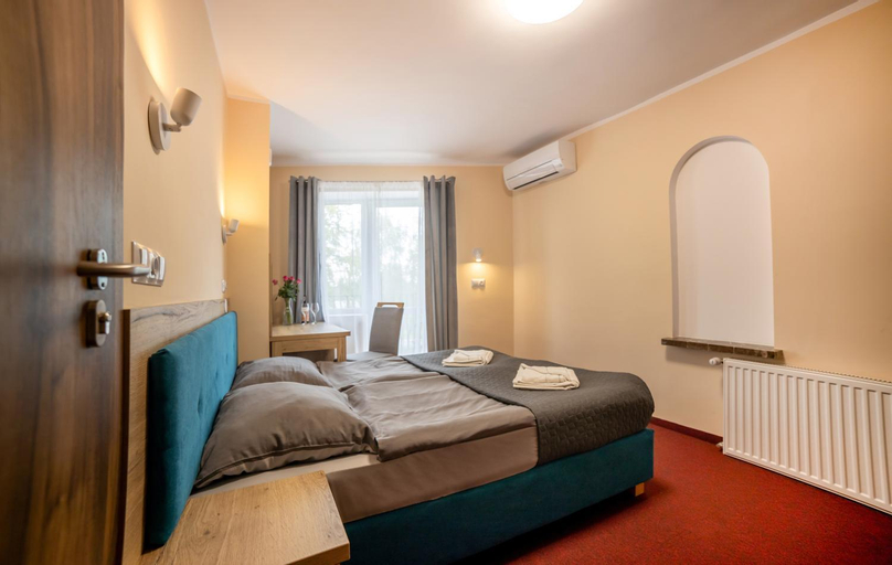 Bedroom 5, Zlote Pioro, Nisko