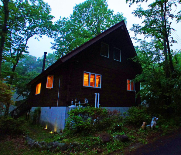 Exterior 3