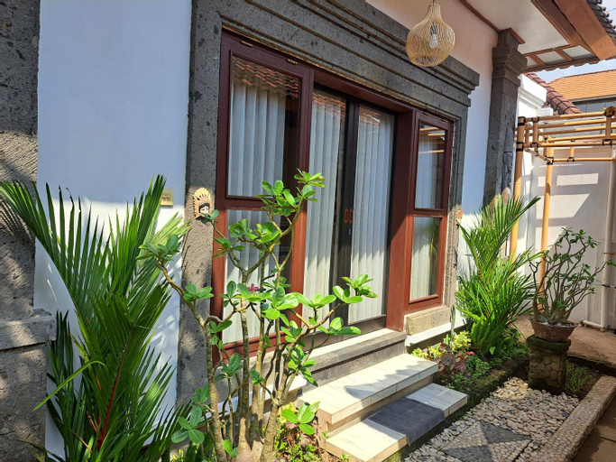 Exterior 3