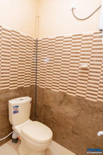 Bathroom 3, uk inn guest house, Jaffna