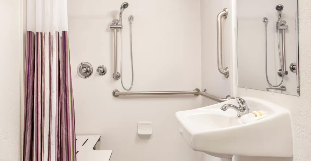 Bathroom 4, Baymont by Wyndham Fort Myers Central, Lee