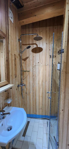 Others 3, Hotel London, Tirana