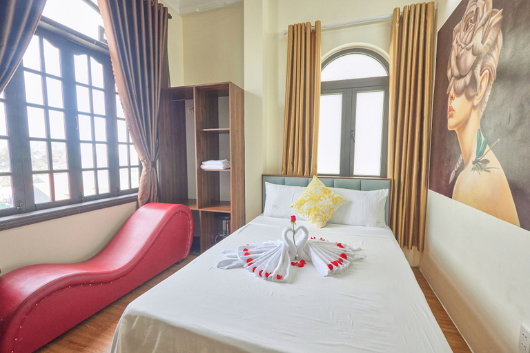 Bedroom 2, Queen's Motel, Huế