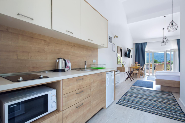 Kitchen 2, Luxurious Apartments Aria