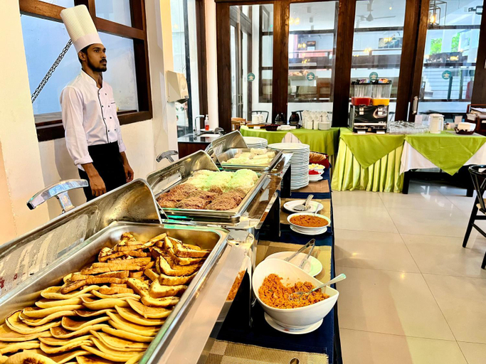 Food & Drinks 5, Hotel Randiya, N. Palatha East
