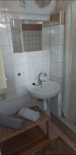 Others 4, Visszavar-Lak privat berlemeny, Tapolca