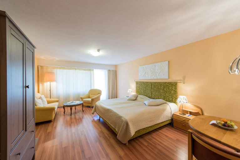 Bedroom 3, Badehotel Salina Maris - Wellness & Vintage, Raron