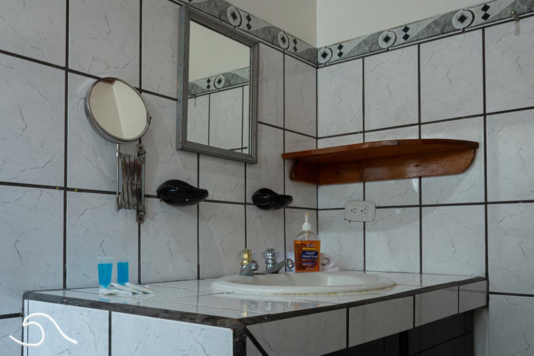 Bathroom 2, Tranquilidad Resort, Parrita