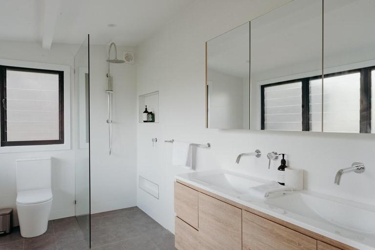 Bathroom 2, Massinger Views, Byron