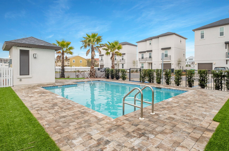 Sport & Beauty 2, Grand Verano Chateau with Heated Pool and Cart, Walton