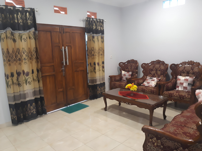 Bedroom 2, Graha Dewata Home by Dadistay, Malang