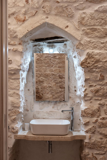 Bathroom 2, white room Ostuni, Brindisi