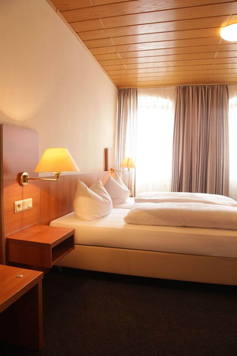 Bedroom 2, Hotel-Restaurant Zum Kirschbaum, Würzburg