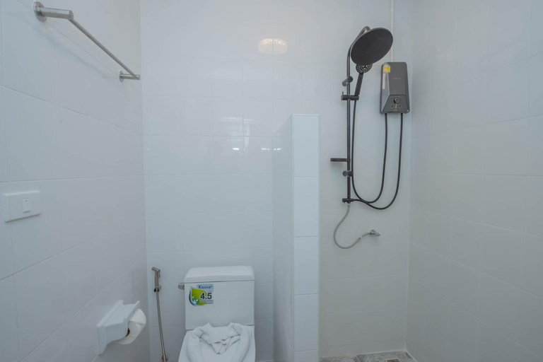 Bathroom 13