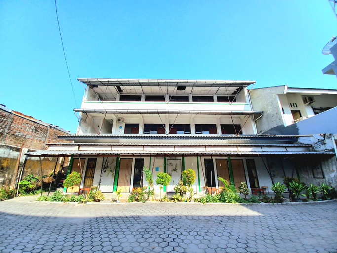 Exterior & Views 23