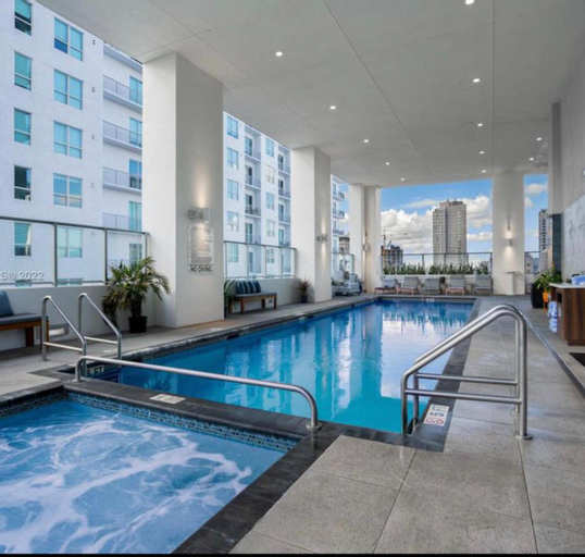 Comfortable Studio with King Bed and Queen Sofa-bed, Miami-Dade