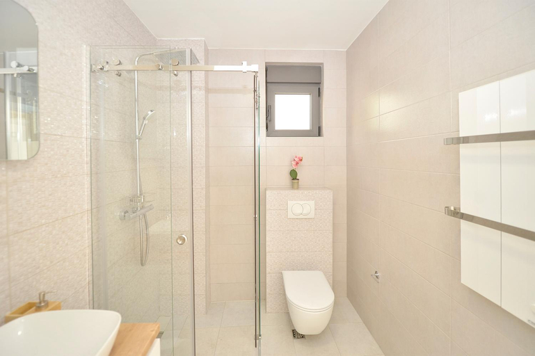 Bathroom 3, Solaris Lux Apartments