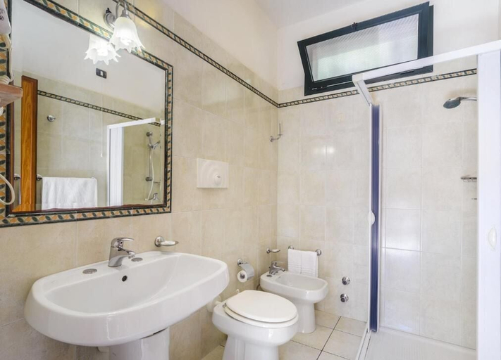 Bathroom 4, Hotel Dei Bizantini, Taranto