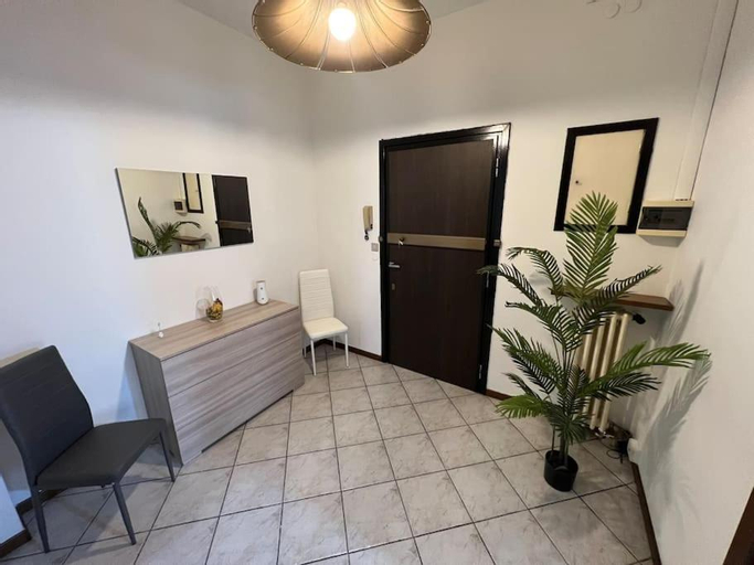 Others 5, Orio Relax 24h Airport 1 - 3 minute from arrival by bus, Bergamo