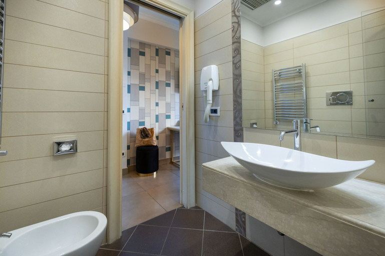 Bathroom 5, Roof Garden Zaccardi, Rome