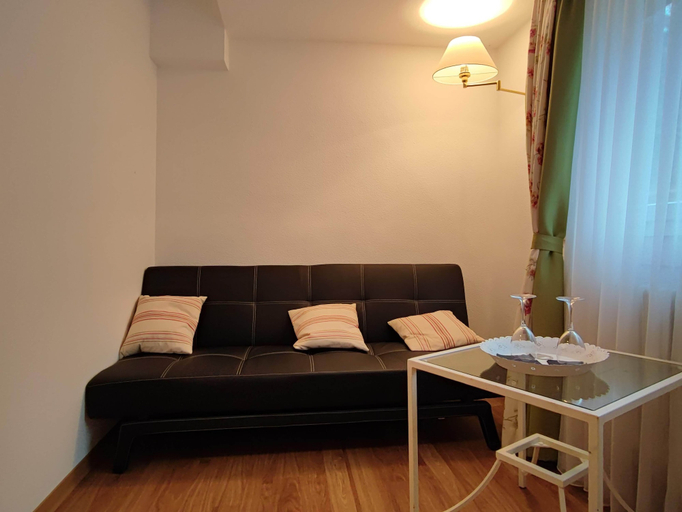 Others 5, Room in Guest Room - Pension Forelle - Suite, Rastatt