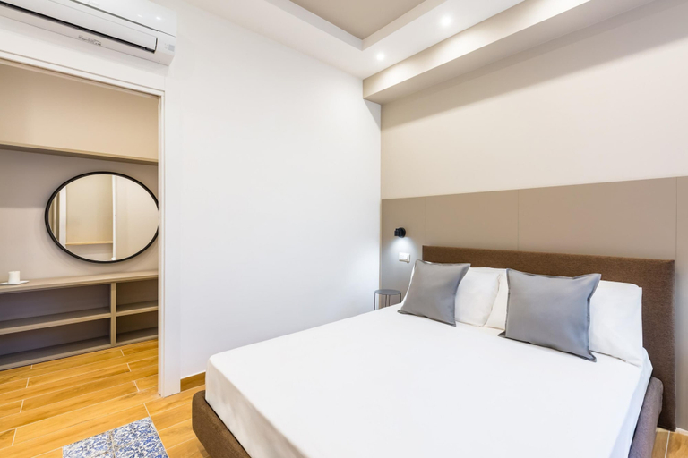 Room 4, Colonna Apartment 4 by Wonderful Italy, Napoli
