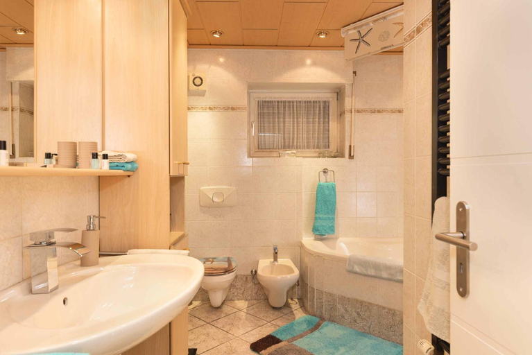 Bathroom 2, Ferienwohnung Schwallmann, Siegen-Wittgenstein