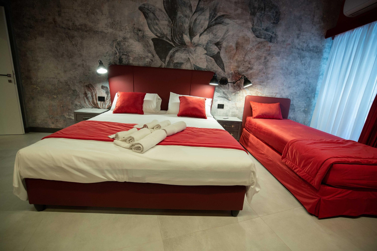 Room 4, Red Diamond in Naples, Napoli