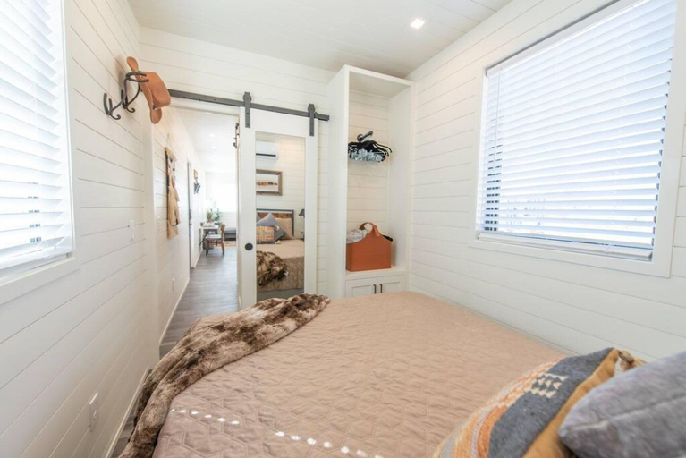 Bedroom 2, New Longhorn Stunning Container Home-in Alpine, Brewster