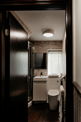 Bathroom 4, Oak Farm Hotel, Staffordshire