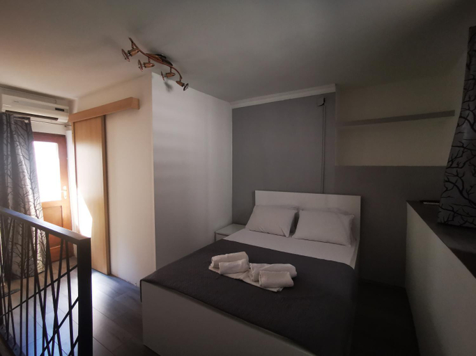 Others 2, Rooms Pama, Split