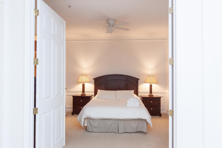 Room 3, 3 Bed 3 BA 5min Universal Spacious 1823ft, Orange