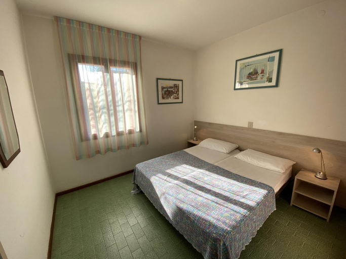 Room 2, Rose in Bibione With 3 Bedrooms and 1 Bathrooms, Venezia