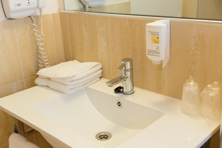 Bathroom 3, Le Clocher de Rodez Centre Gare, Haute-Garonne