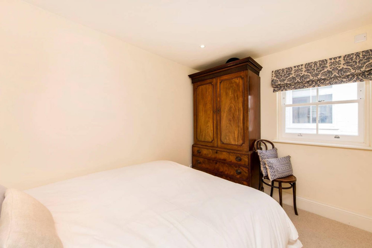 Room 4, 2-bed Aprtment Notting Hill, London
