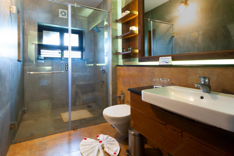 Bathroom 12