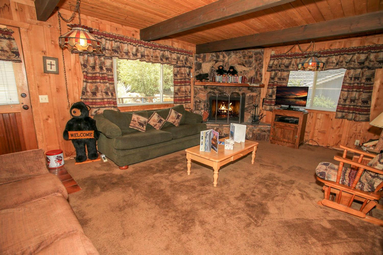Others 4, Cardinal Ridge - Rustic cabin with stellar outdoor features! Wrap-around deck and large yard!, San Bernardino