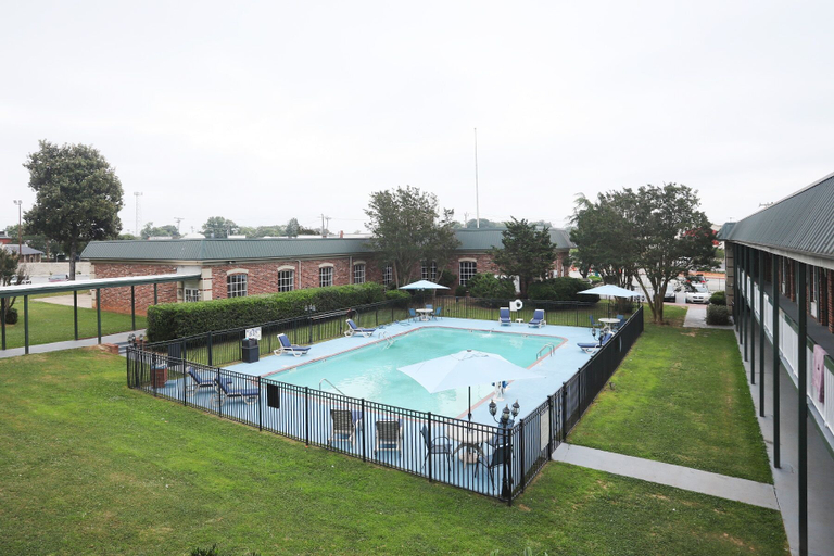 Sport & Beauty 4, Greenville Inn and Suites, Greenville