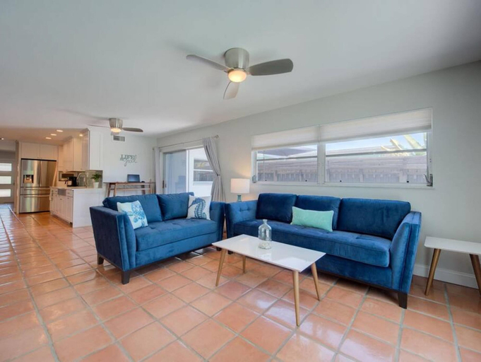 Room 2, Steps to Beach Heated Pool, Pinellas