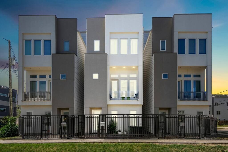 Exterior & Views, Luxury Downtown Getaway With Breathtaking Views, Houston