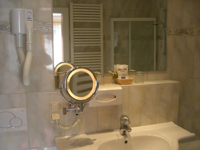Bathroom 5, Bergers Sporthotel, Zell am See