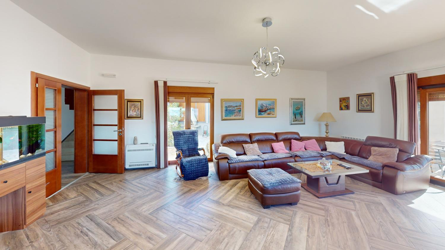 Others 5, Sunny Villa in Kavac