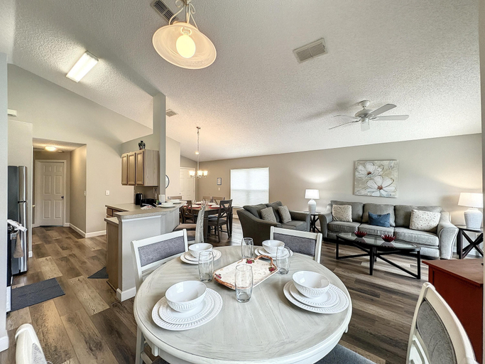 Room 2, 4 Bed 3 Bath in a Gated Community With Pool, Osceola